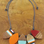 SHORT RESIN & WOOD PETAL NECKLACE