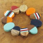ELASTICATED RESIN & WOOD OVAL BRACELET
